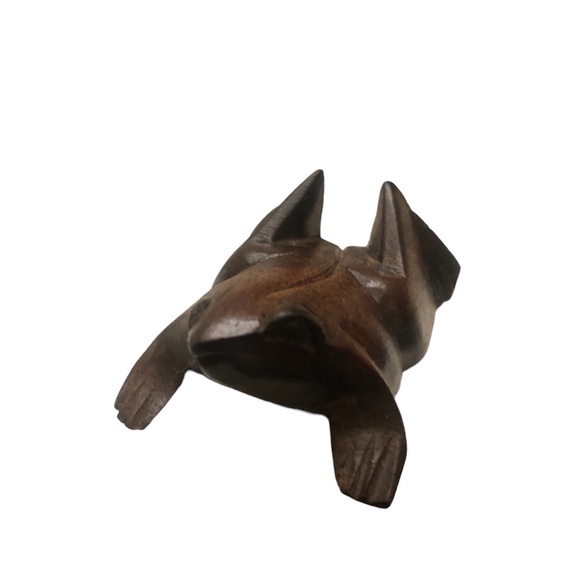 Tiny hand carved wooden frog. - Picture 3 of 4